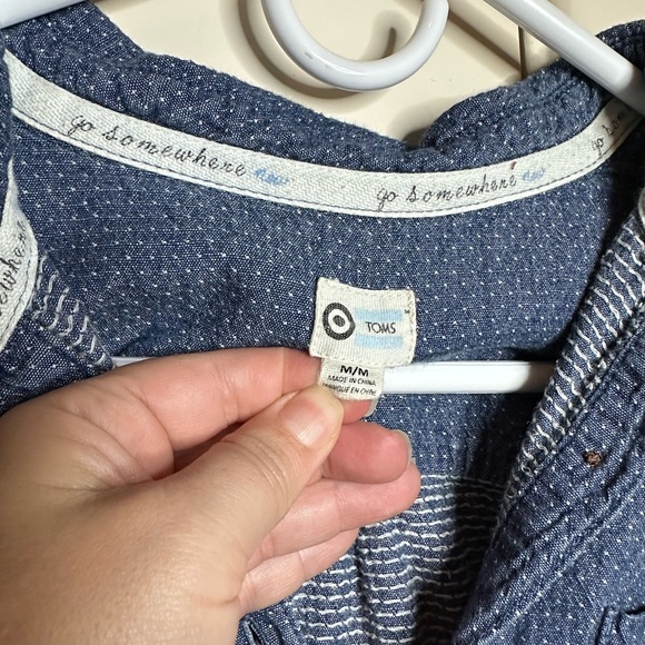 Women’s TOMS®️ Blue Denim Shirt - Size M - Picture 3 of 7